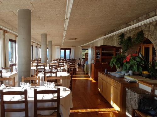 Posada Santuari Mare De D�u Del Mont Restaurant-hostatger�a