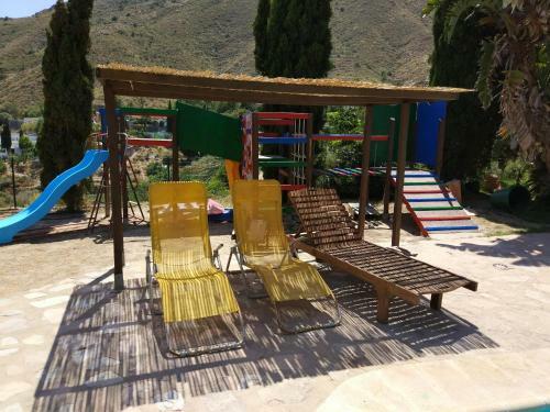 Casa Florida Con Piscina Compartida