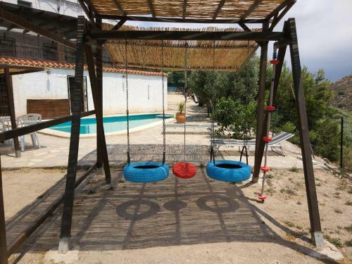 Casa Florida Con Piscina Compartida