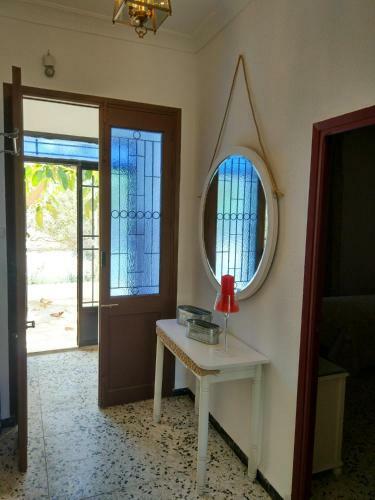 Casa Florida Con Piscina Compartida