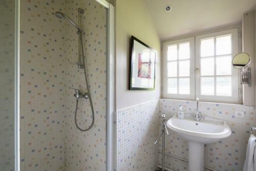 Agroturismo Saint-maclou Chateau Sleeps 28 Pool