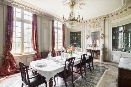 Agroturismo Saint-maclou Chateau Sleeps 28 Pool