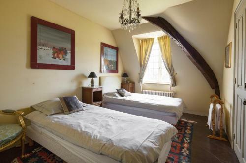 Agroturismo Saint-maclou Chateau Sleeps 28 Pool