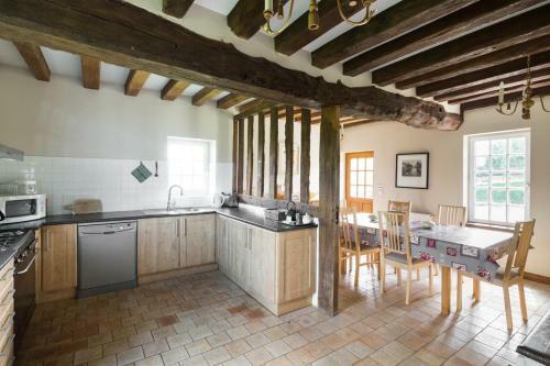 Agroturismo Saint-maclou Chateau Sleeps 28 Pool