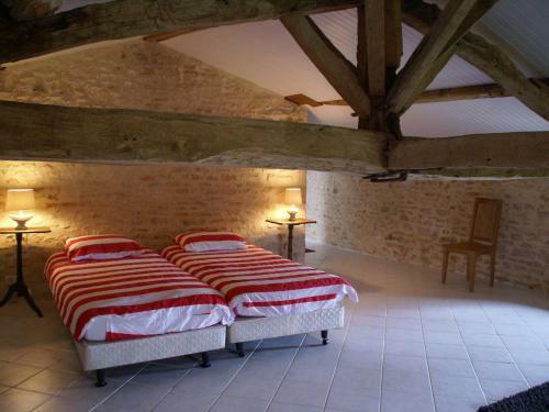 Peaceful Holiday Home In Saint-macoux With Swimming Pool