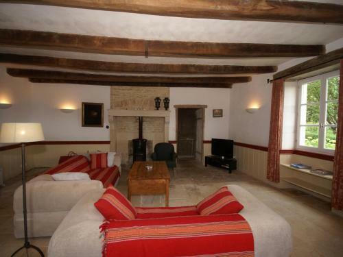 Peaceful Holiday Home In Saint-macoux With Swimming Pool