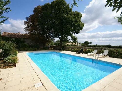 Peaceful Holiday Home In Saint-macoux With Swimming Pool