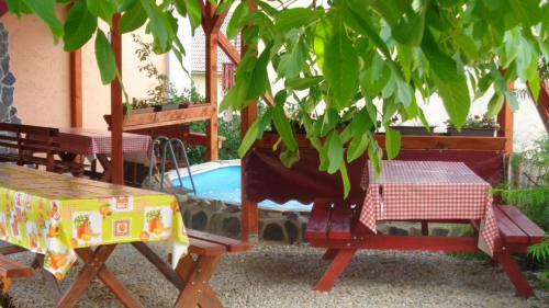 Hostal Katica Vend�gh�z