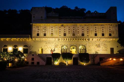 Hotel Bara Bungalow Kalwar, Jaipur - A Rosakue Collection