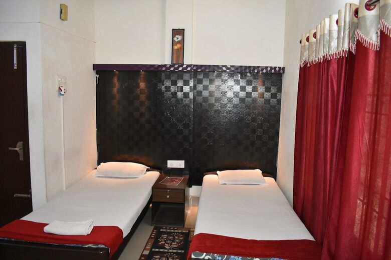 Hotel Indira Lodge