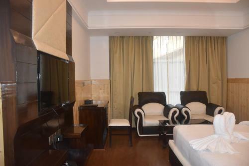 Hotel Dhroov