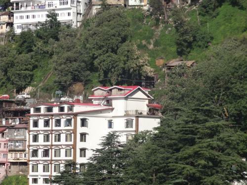 Hotel Dhroov