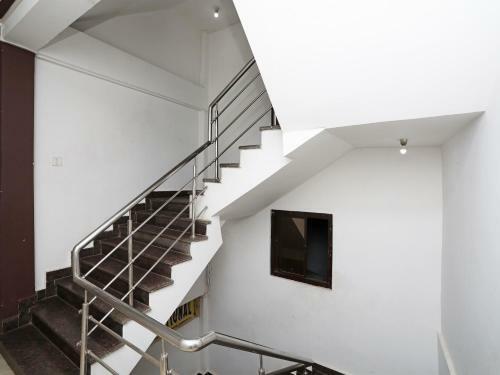 Oyo 15027 Hotel Lotus International