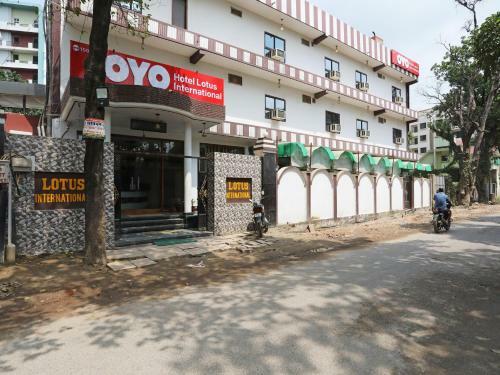 Oyo 15027 Hotel Lotus International