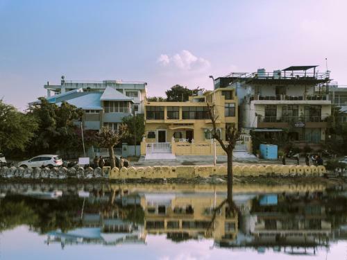 Chandraveer Niwas