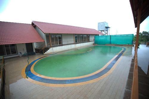 Super Deluxe Room Accommodation At Malshej