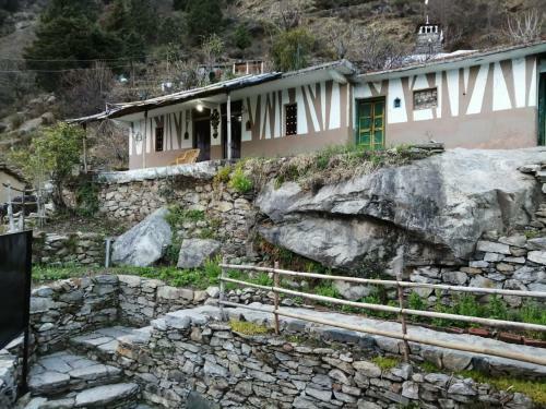 Lodge Cafe Buransh