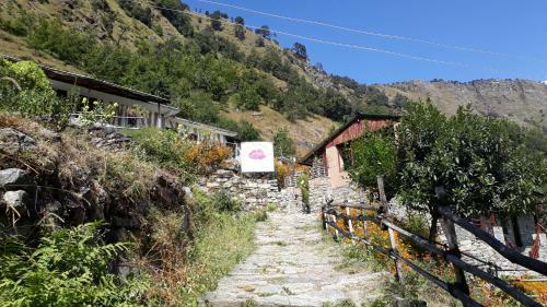 Lodge Cafe Buransh