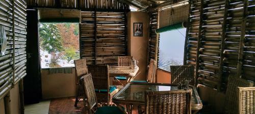 Lodge Cafe Buransh