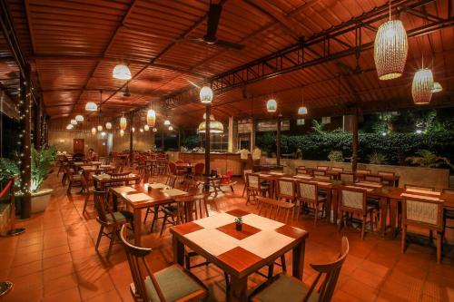 Hotel The Estate Resort, Bar And Restaurant