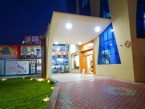 Hotel Aadhi