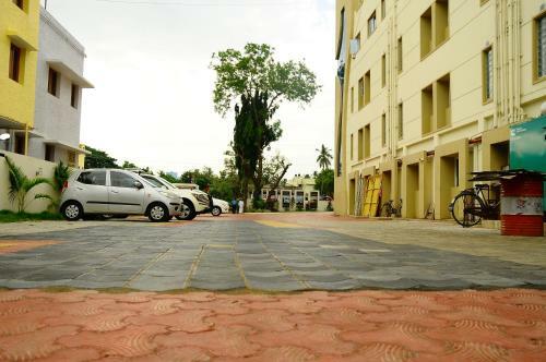 Hotel Aadhi