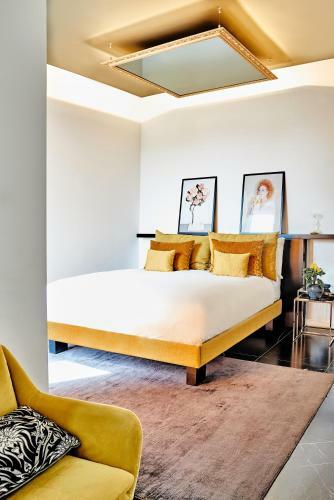Hotel Secret Room