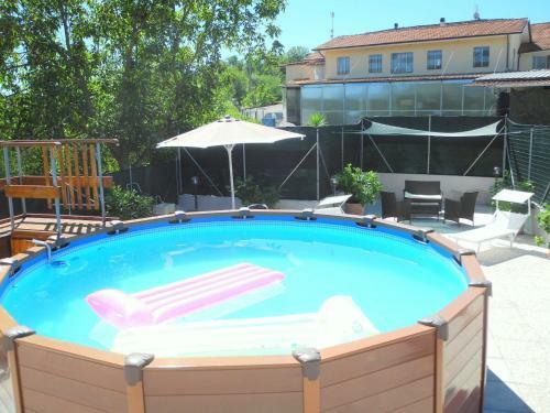 Charming Holiday Home In Tuscan With Swimming Pool