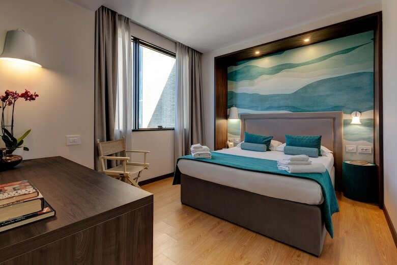 Fly Dec� Hotel
