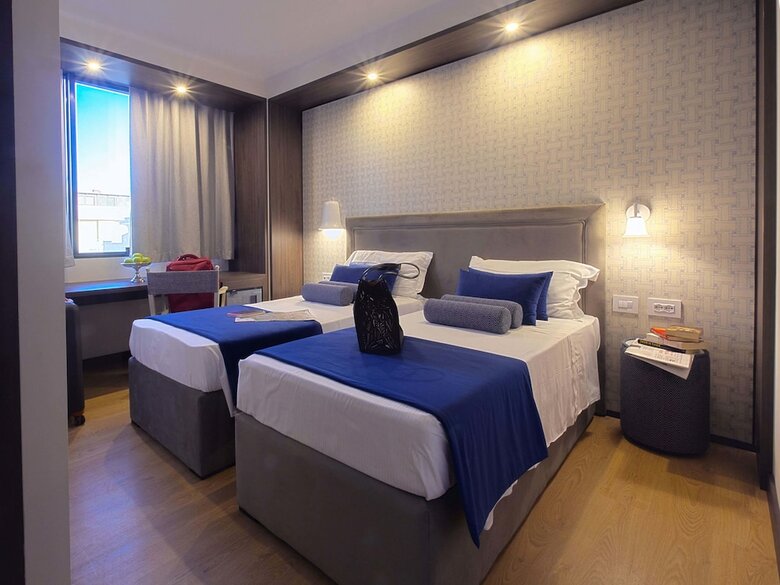 Fly Dec� Hotel