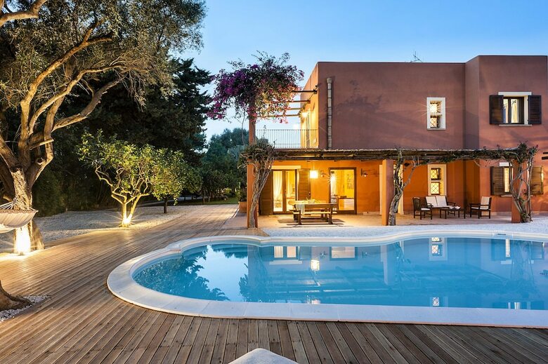 Classic Holiday Villa With Pool In Sicily, Italy