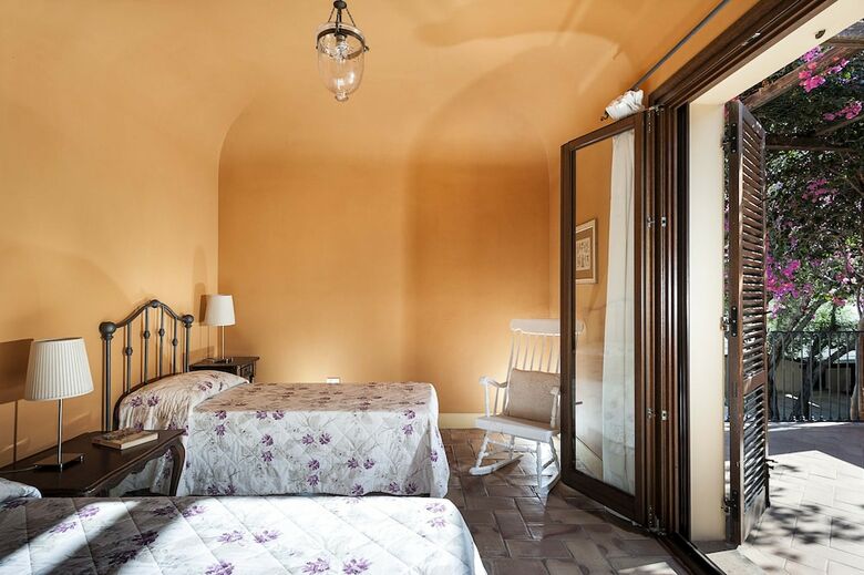Classic Holiday Villa With Pool In Sicily, Italy