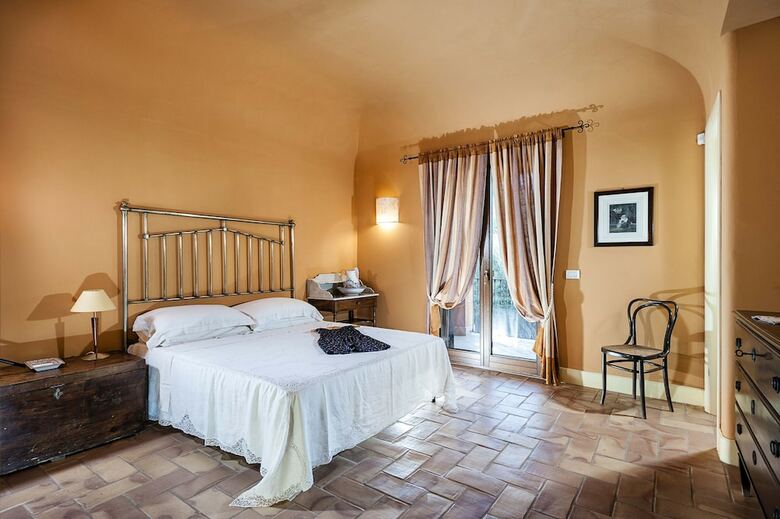 Classic Holiday Villa With Pool In Sicily, Italy