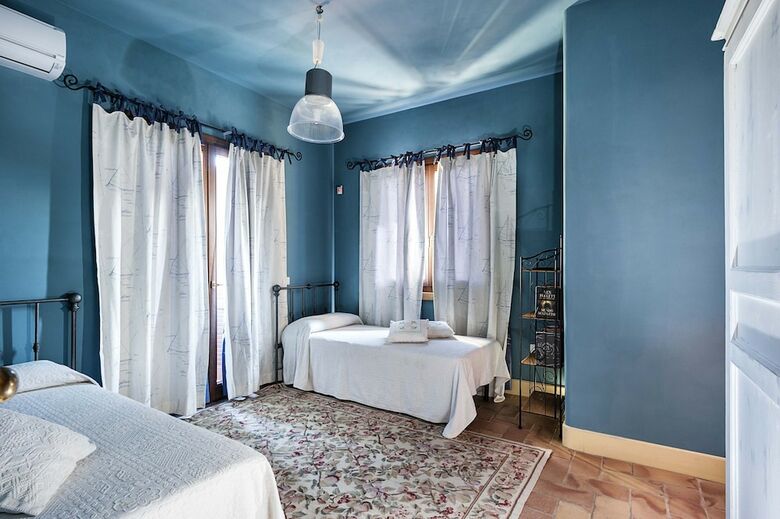 Classic Holiday Villa With Pool In Sicily, Italy