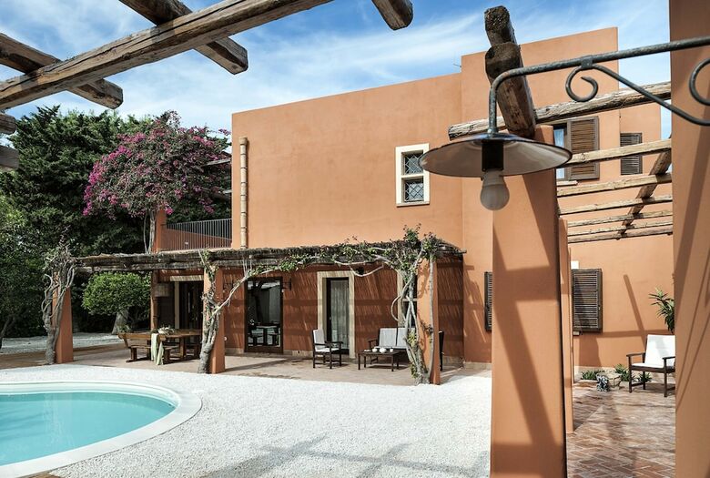 Classic Holiday Villa With Pool In Sicily, Italy
