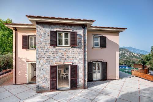 Villa Echis House