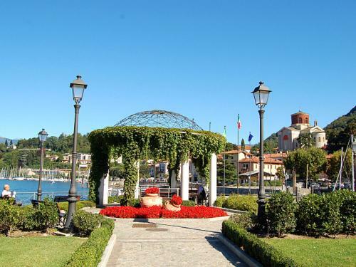 Laveno-mombello Villa Sleeps 8 Pool Wifi
