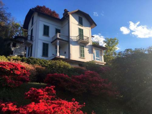 Laveno-mombello Villa Sleeps 8 Pool Wifi