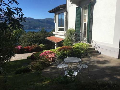 Laveno-mombello Villa Sleeps 8 Pool Wifi