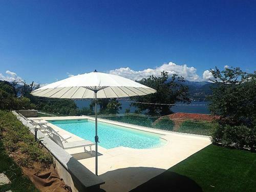 Laveno-mombello Villa Sleeps 8 Pool Wifi