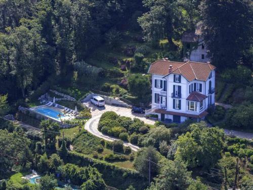 Laveno-mombello Villa Sleeps 8 Pool Wifi