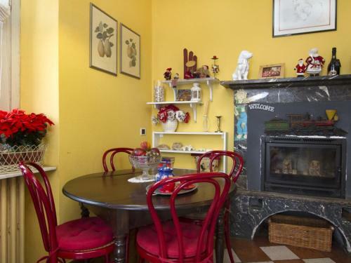 Laveno-mombello Villa Sleeps 8 Pool Wifi