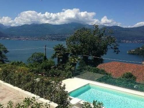 Laveno-mombello Villa Sleeps 8 Pool Wifi