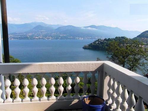 Laveno-mombello Villa Sleeps 8 Pool Wifi