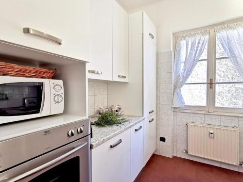Luxurious Cottage In Lierna With Swimming Pool
