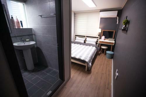 Hostal Twins Guesthouse