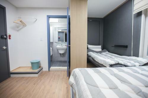 Hostal Twins Guesthouse
