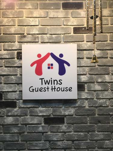 Hostal Twins Guesthouse