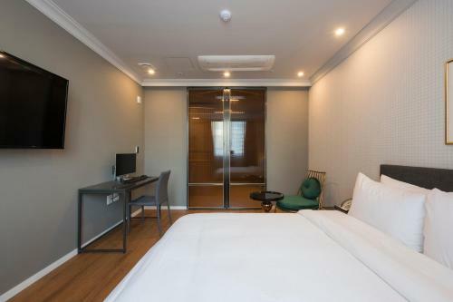 Brown-dot Hotel Guseo