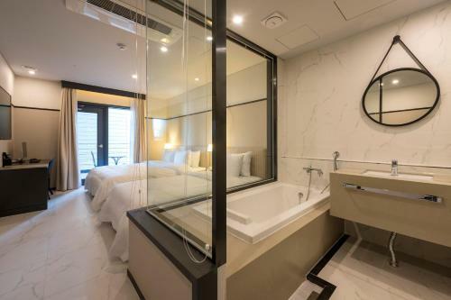 Brown-dot Hotel Guseo